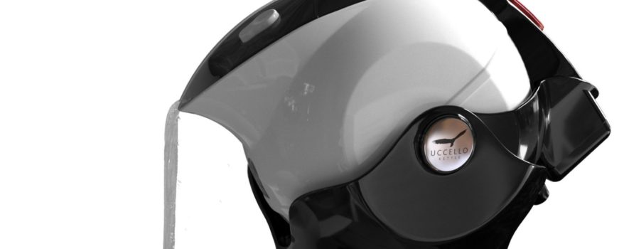 Uccello Kettle in black and white - the perfect daily living aid