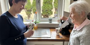 Elderly mother and daughter in the kitchen making tea with the Uccello Easy Pour Kettle